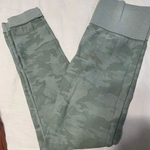 Seamless camo leggings “gym shark dupe”